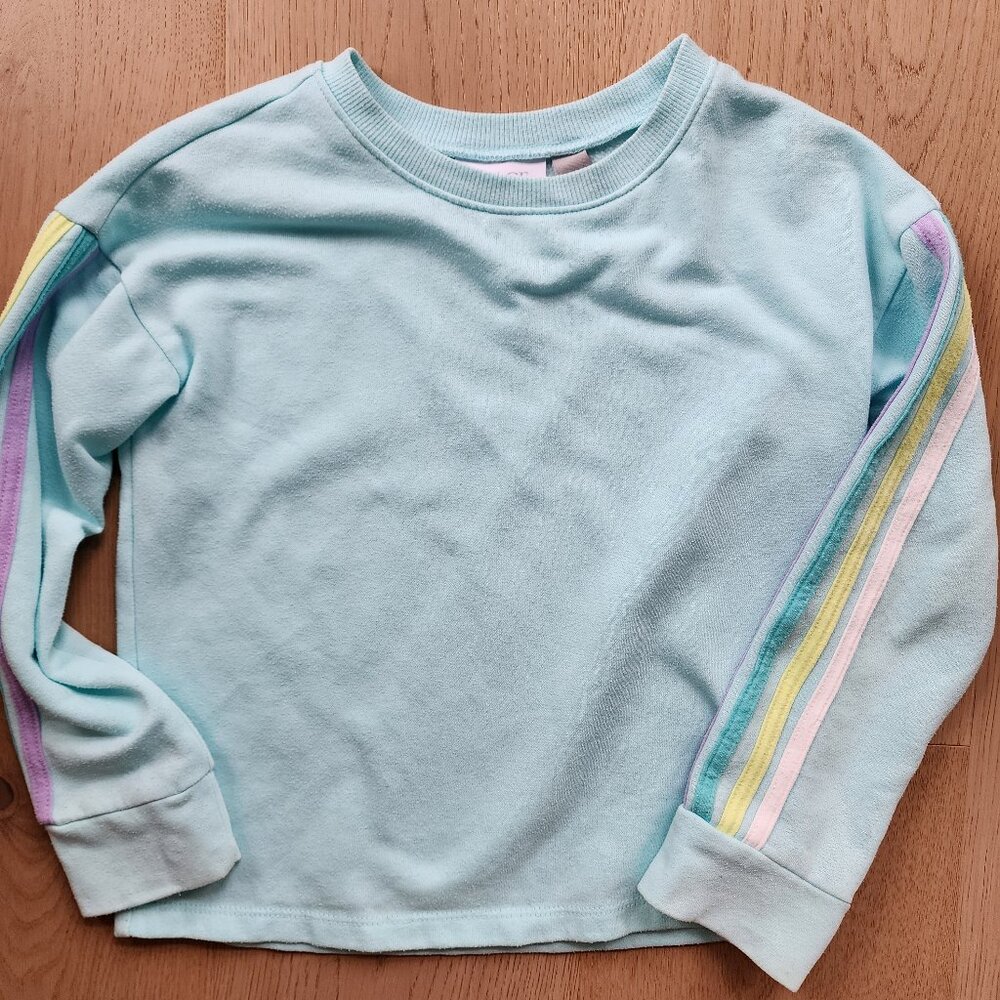 Girls size 5-6 light blue sweatshirt